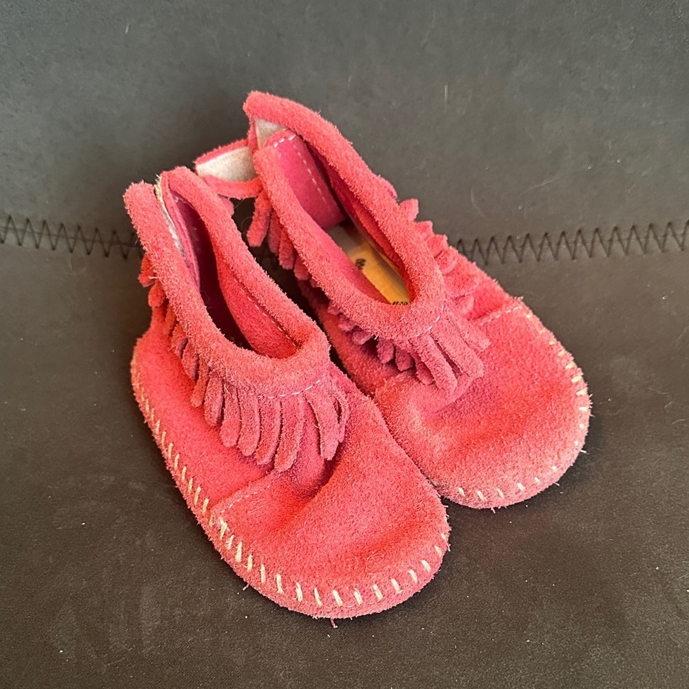Minnetonka pink Suede Moccassins Toddler size 5